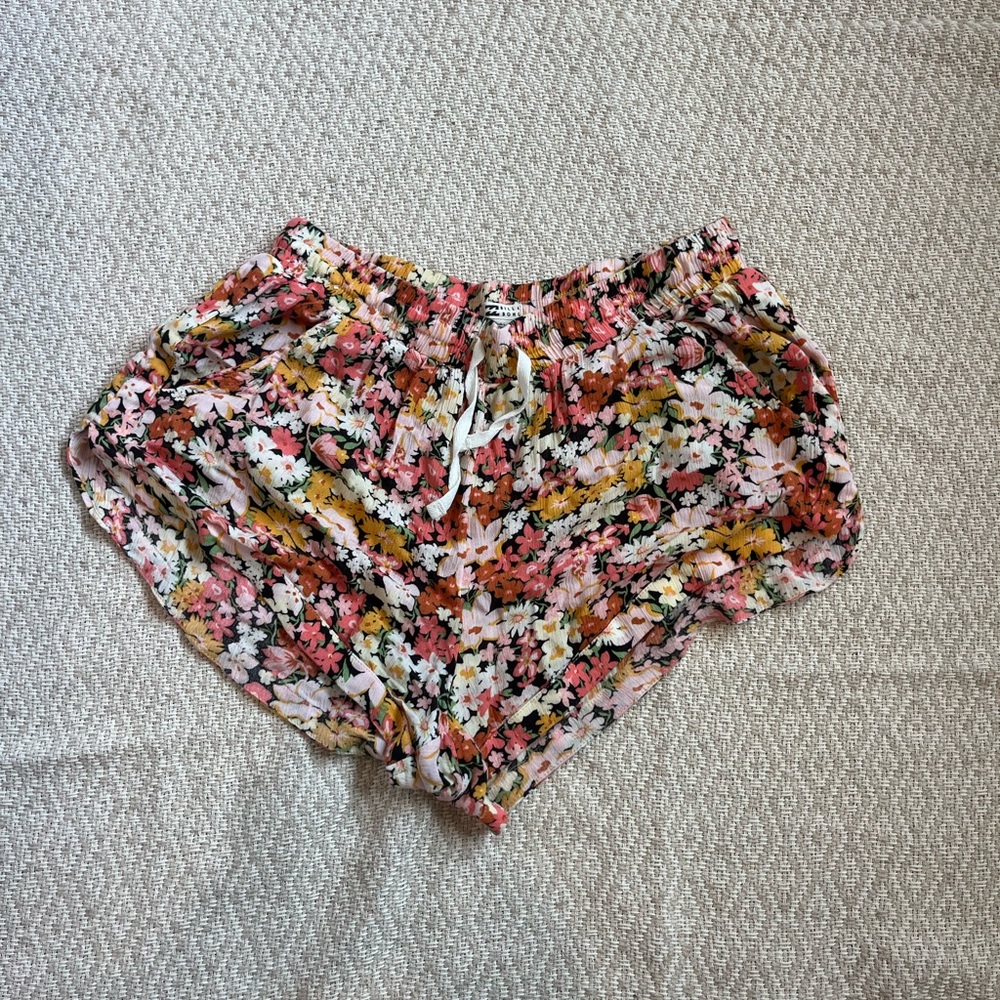 the cutest billabong shorts